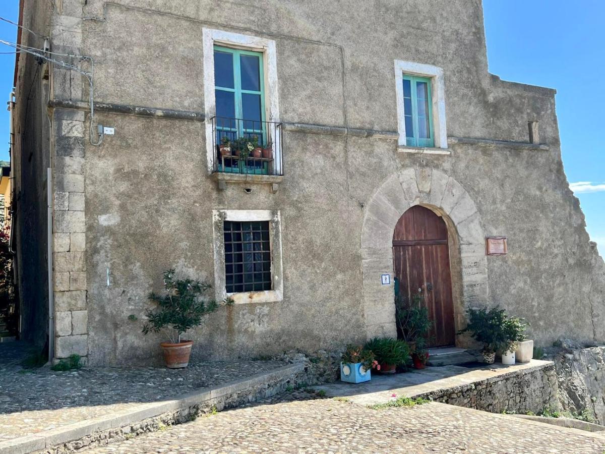 Al Castello Apartment Fiumefreddo Bruzio Eksteriør bilde