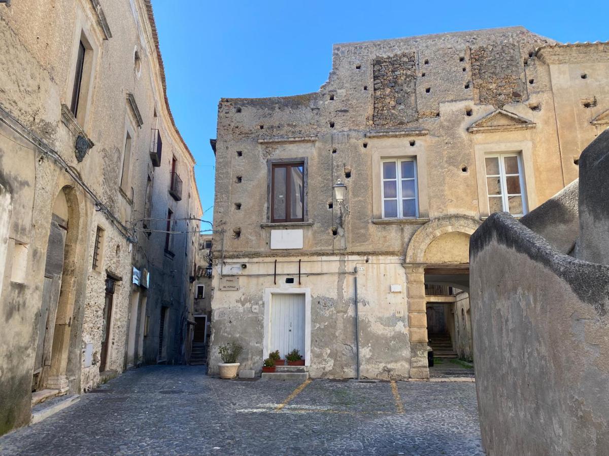 Al Castello Apartment Fiumefreddo Bruzio Eksteriør bilde