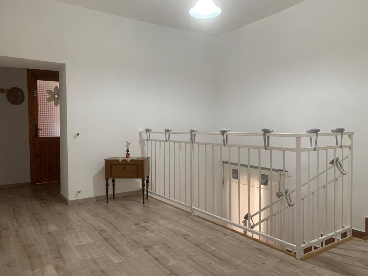 Al Castello Apartment Fiumefreddo Bruzio Eksteriør bilde