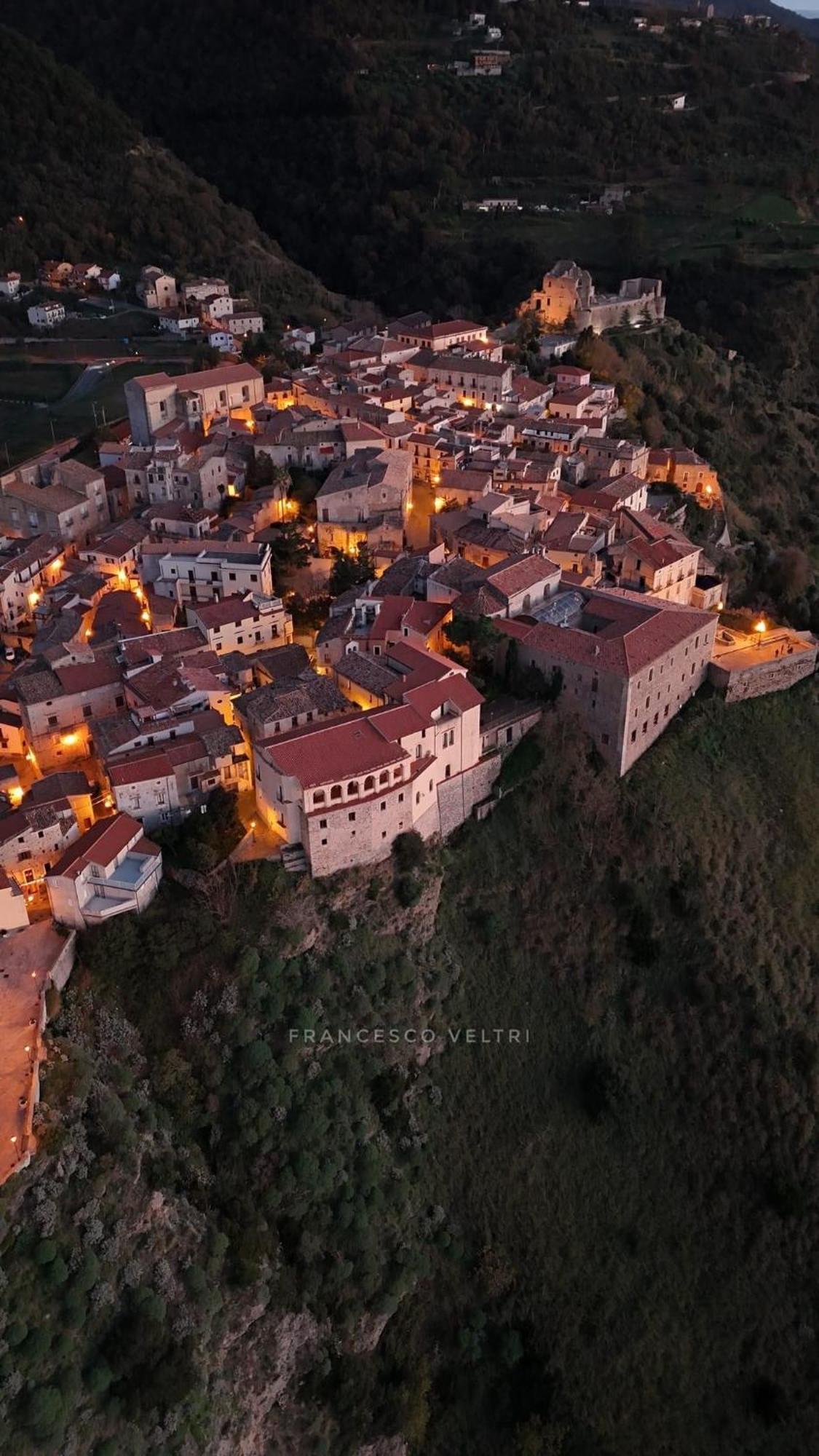 Al Castello Apartment Fiumefreddo Bruzio Eksteriør bilde