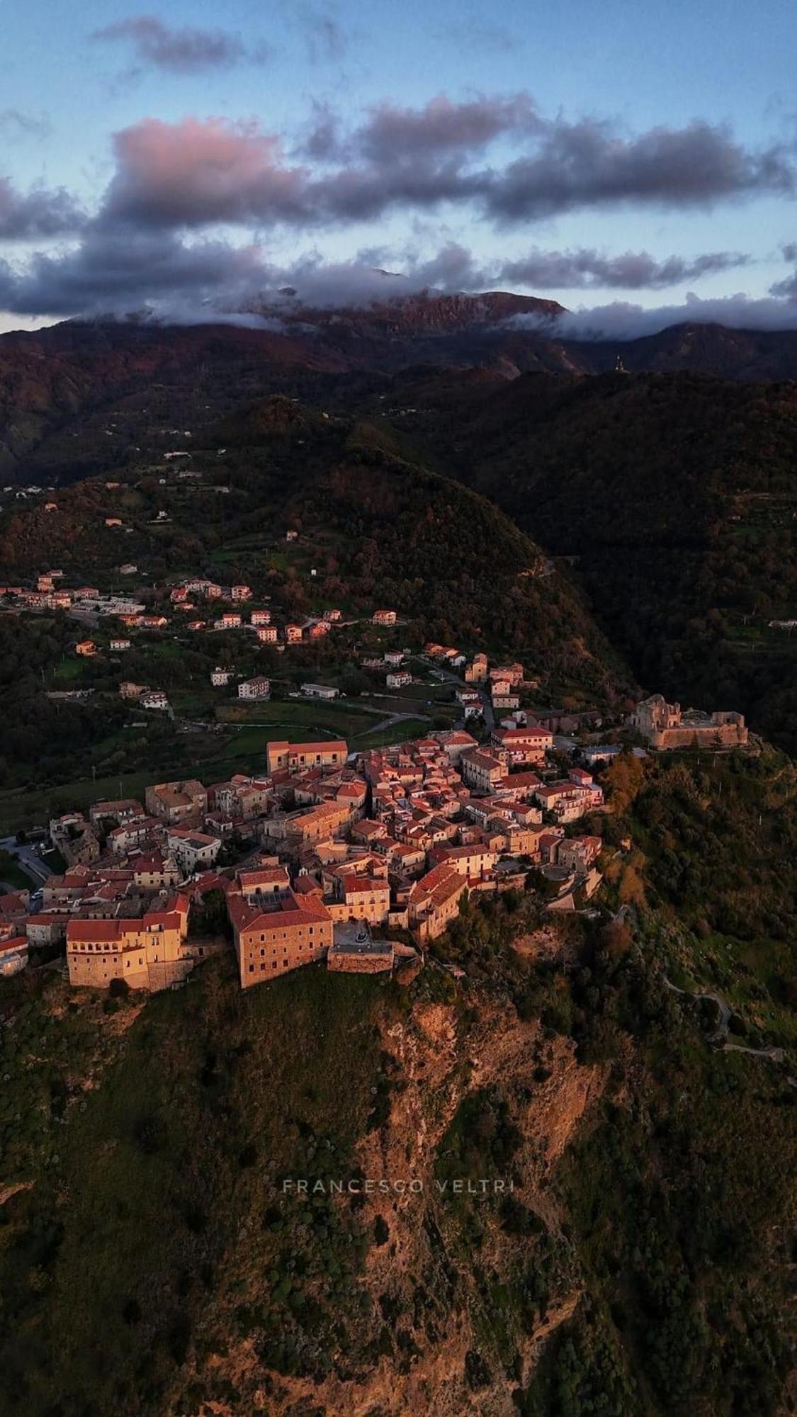 Al Castello Apartment Fiumefreddo Bruzio Eksteriør bilde