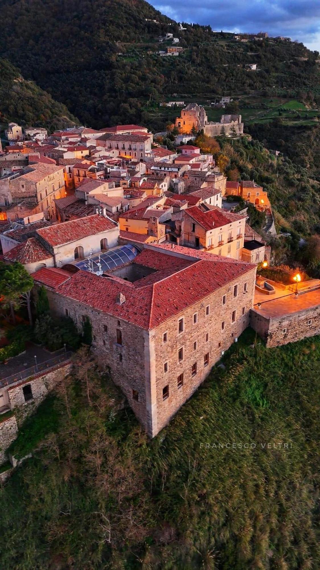 Al Castello Apartment Fiumefreddo Bruzio Eksteriør bilde